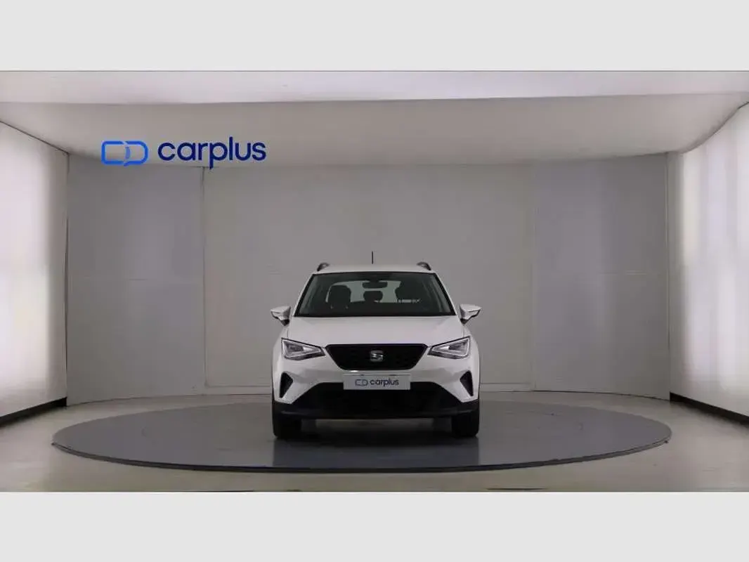 Usado Seat Arona Style 110 CV (80 kW) 2023 Blanco SUV