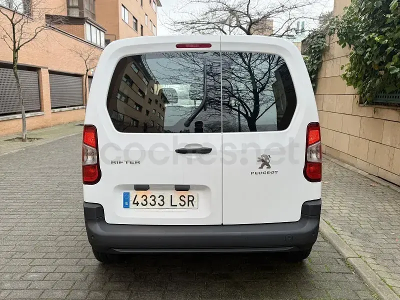 Usado Peugeot Rifter Active 100 CV (73 kW) 2021 Blanco Monovolumen