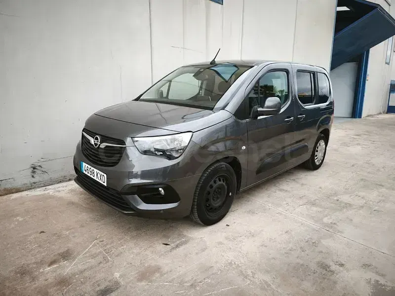 Usado Opel Combo Life Innovation 102 CV (75 kW) 2019 Gris / plata Monovolumen