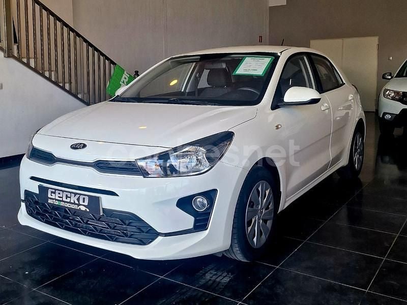 Usado Kia Rio 84 CV (61 kW) 2021 Blanco Berlina