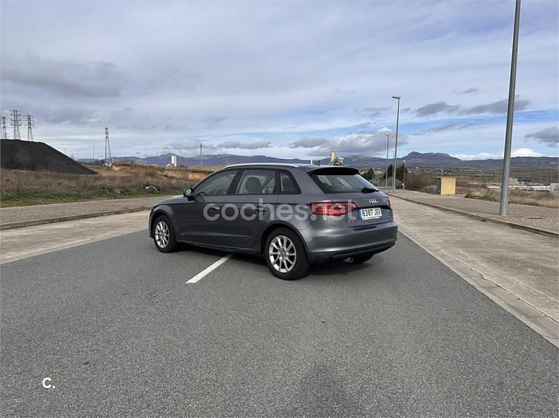 Usado Audi A3 110 CV (80 kW) 2015 Gris / plata Berlina