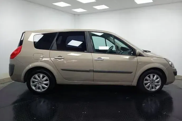 Usado Renault Scenic E-Tech 112 CV (82 kW) 2008