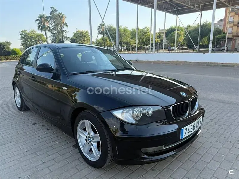 Usado BMW 118 122 CV (89 kW) 2008 Negro Utilitario