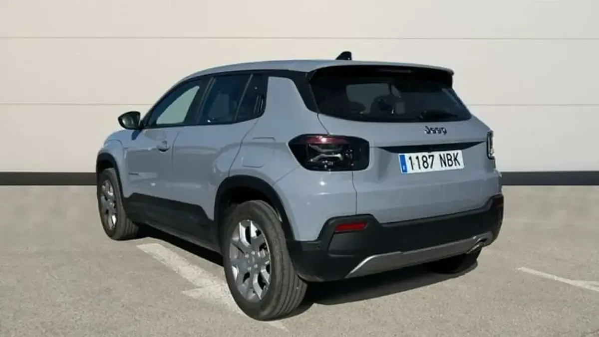 Usado Jeep Avenger Altitude 101 HP (74 kW) 2025 Cinzento SUV