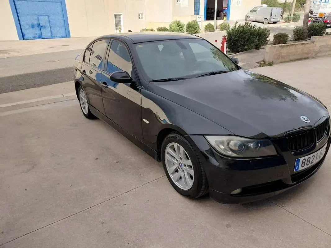 Usado BMW 318 143 CV (105 kW) 2007 Negro Berlina