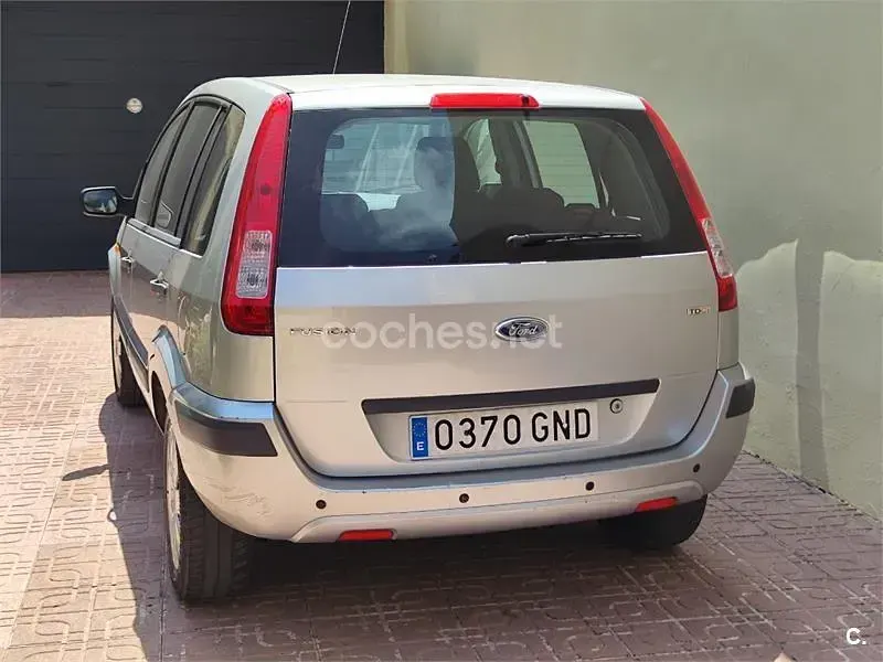 Usado Ford Fusion Ambiente 68 CV (50 kW) 2009 Gris / plata Utilitario