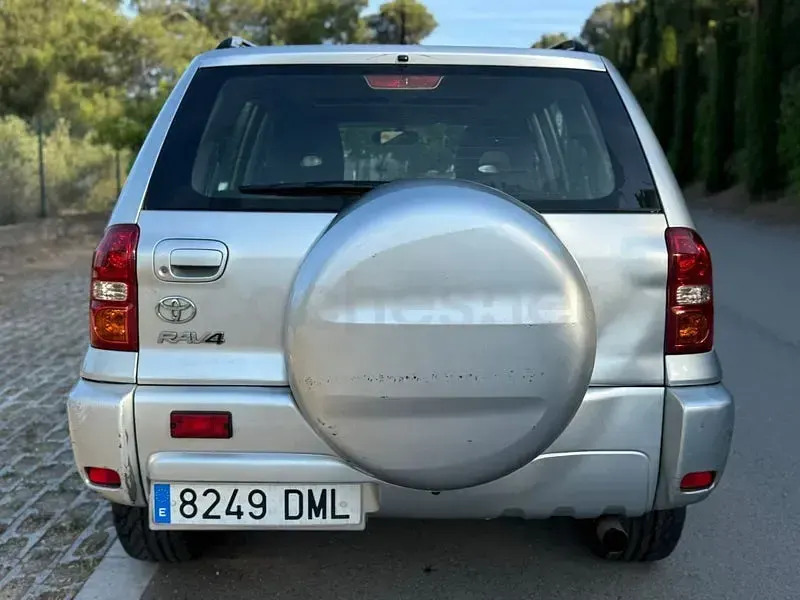 Usado Toyota RAV4 Sol 150 CV (110 kW) 2005 Gris / plata SUV