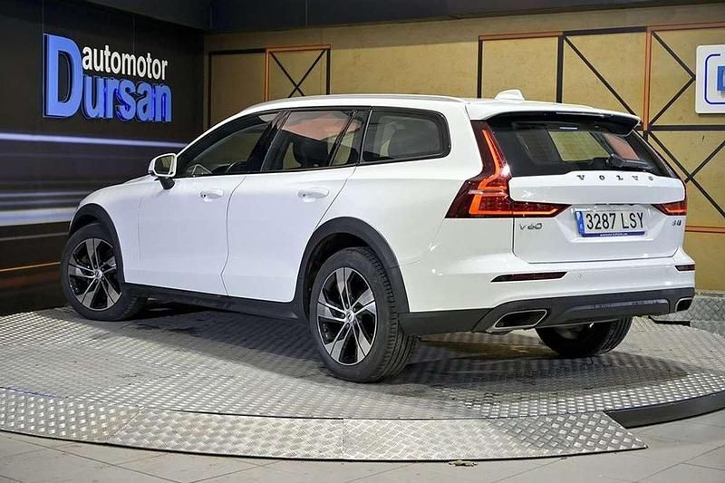 Usado Volvo V60 CC Pro 199 CV (146 kW) 2021 Blanco Familiar