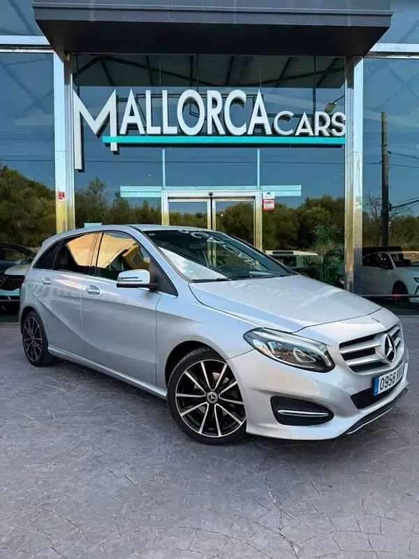 Usado Mercedes B200 140 CV (102 kW) 2018 Gris Utilitario