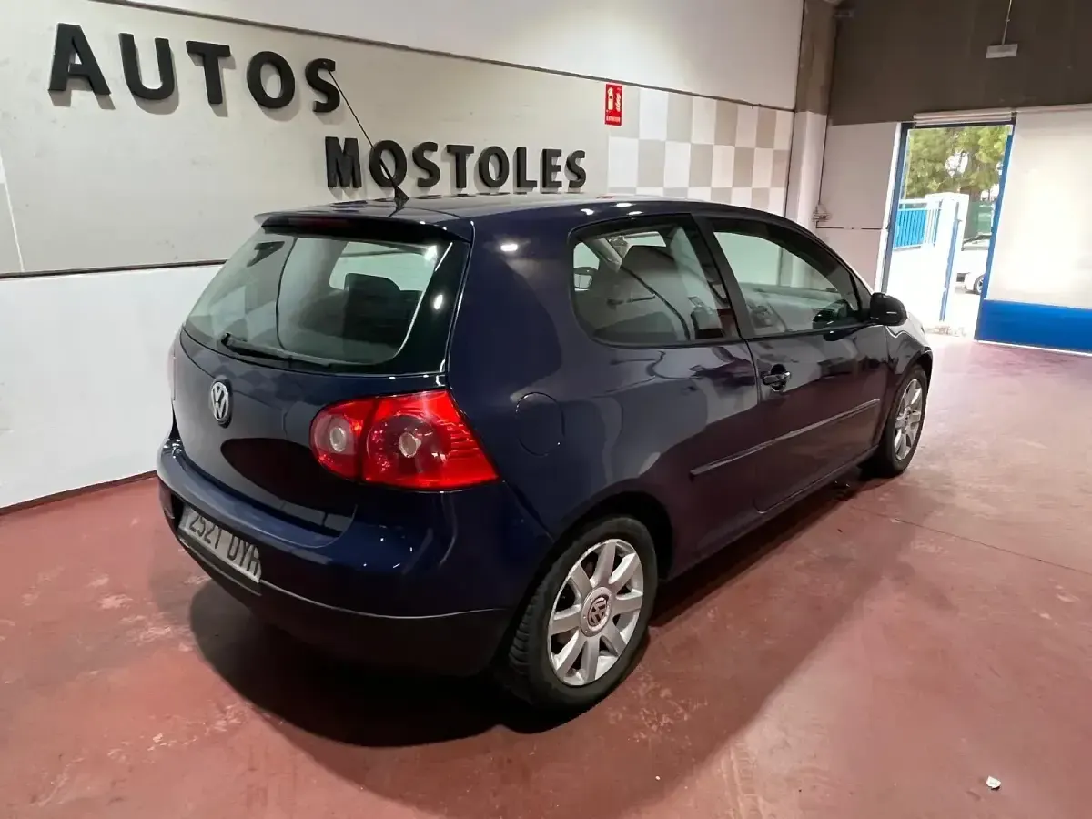 Usado VW Golf IV Trendline 105 CV (77 kW) 2006 Azul Berlina