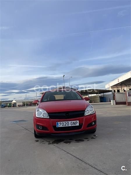 Rojo Usado 2009 Opel Astra Edition Berlina | 1800 € (Super precio) - Imagen 1/4