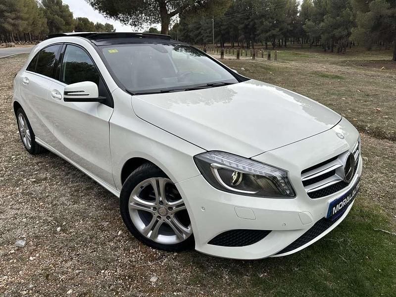 Usado Mercedes A180 Urban 109 CV (80 kW) 2014 Blanco Utilitario