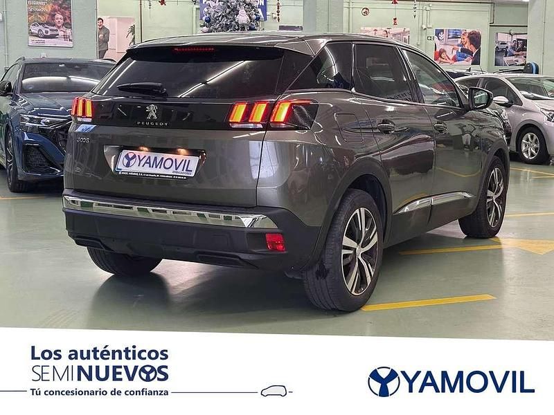 Usado Peugeot 3008 Allure 131 CV (96 kW) 2019 Gris SUV