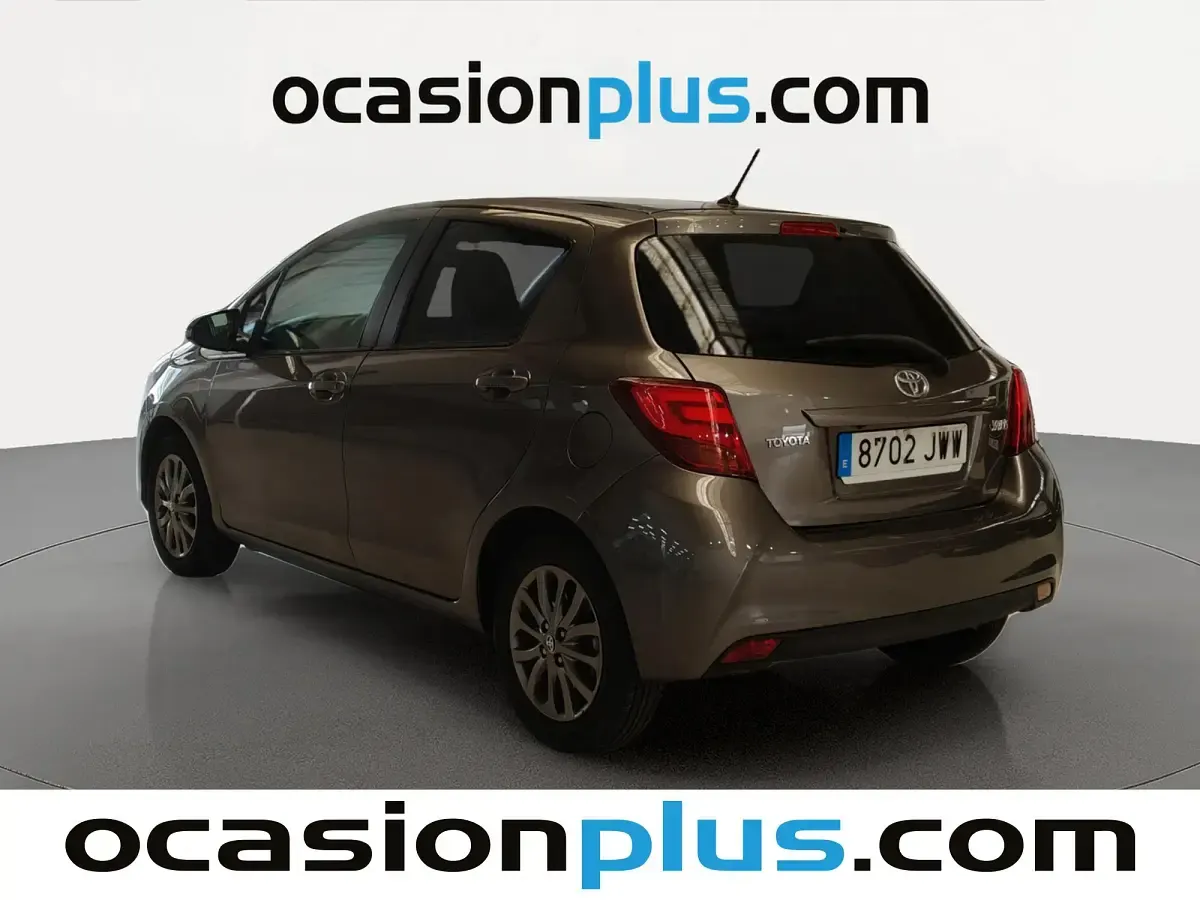 Usado Toyota Yaris Active 99 CV (72 kW) 2017 Gris Utilitario