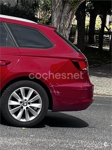 Usado Seat Leon ST Style 130 CV (95 kW) 2020 Rojo Familiar