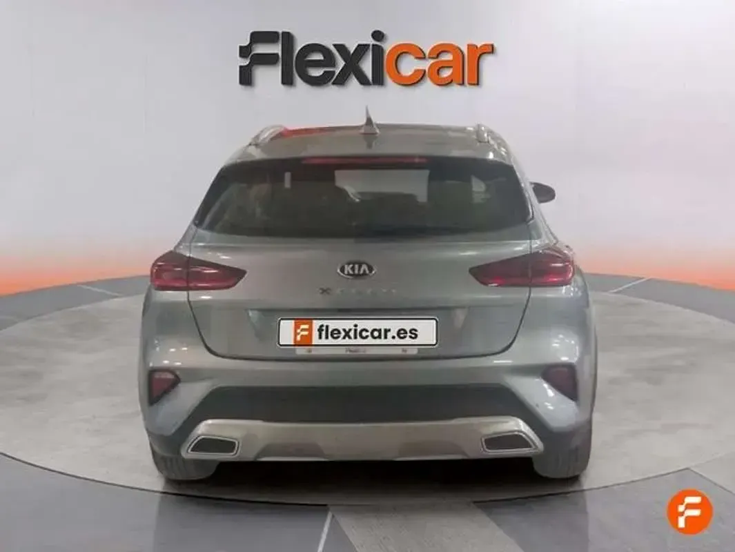 Usado Kia XCeed 120 CV (88 kW) 2021 Gris SUV