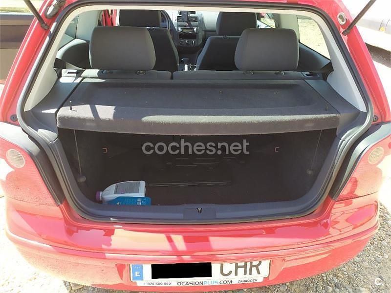 Usado VW Polo Trendline 75 CV (55 kW) 2003 Rojo Berlina