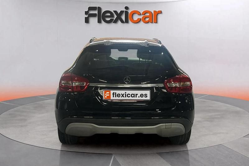 Usado Mercedes GLA180 122 CV (89 kW) 2018 Negro SUV