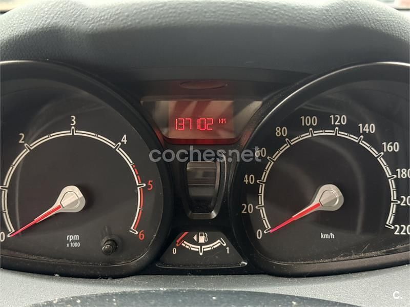 Usado Ford Fiesta Trend 68 CV (50 kW) 2010 Blanco Utilitario