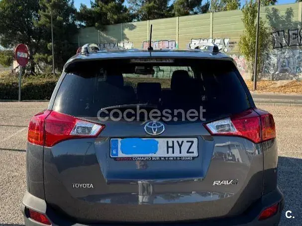 Usado Toyota RAV4 Advance 124 CV (91 kW) 2014 Gris / plata SUV