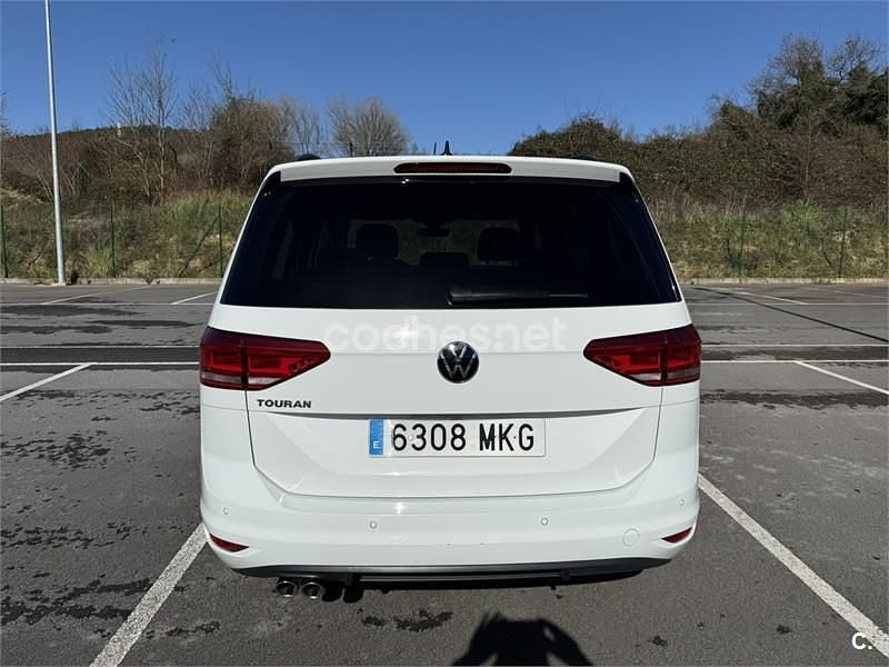 Usado VW Touran Advance 150 CV (110 kW) 2020 Blanco Monovolumen