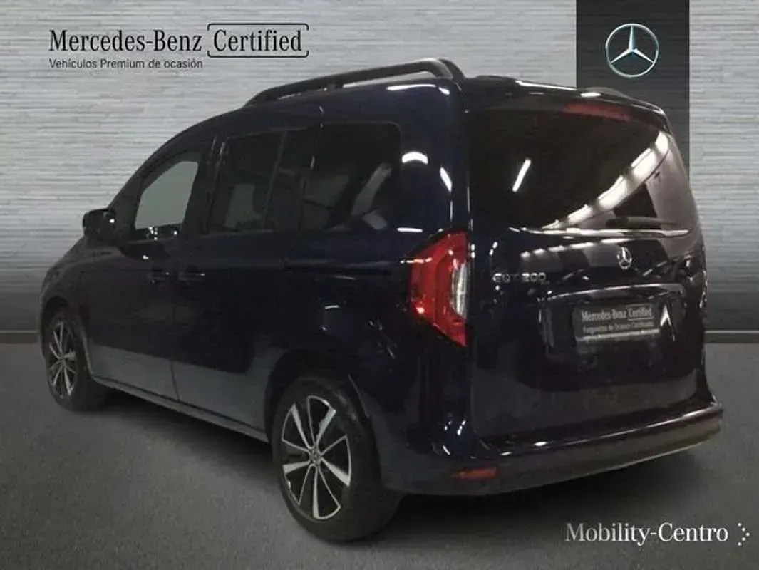 Usado Mercedes EQT200 2025 Azul Monovolumen