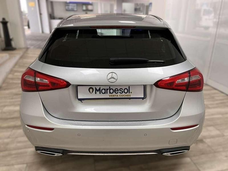 Usado Mercedes A180 136 CV (100 kW) 2020 Plateado Utilitario