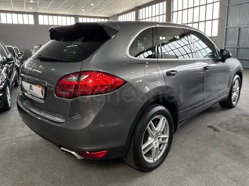 Usado Porsche Cayenne 240 CV (176 kW) 2011 Gris / plata SUV