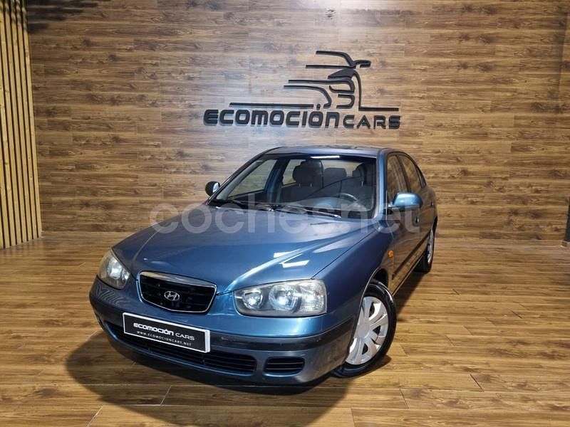 Usado Hyundai Elantra 112 CV (82 kW) 2001 Gris / plata Berlina