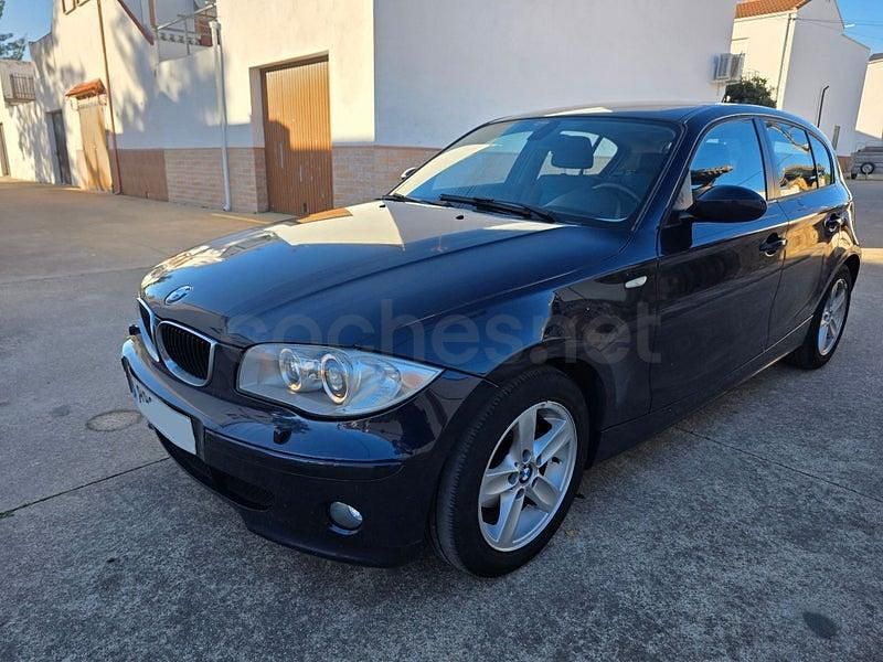 Begagnad BMW 118 122 HK (89 kW) 2006 Blå Halvkombi