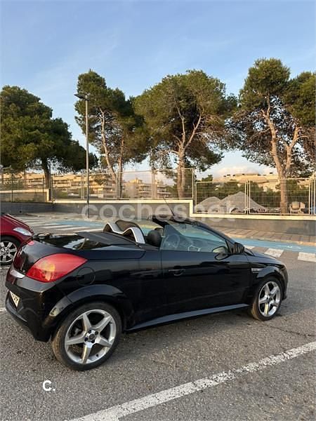 Usado Opel Tigra Sport 125 CV (91 kW) 2004 Negro Descapotable
