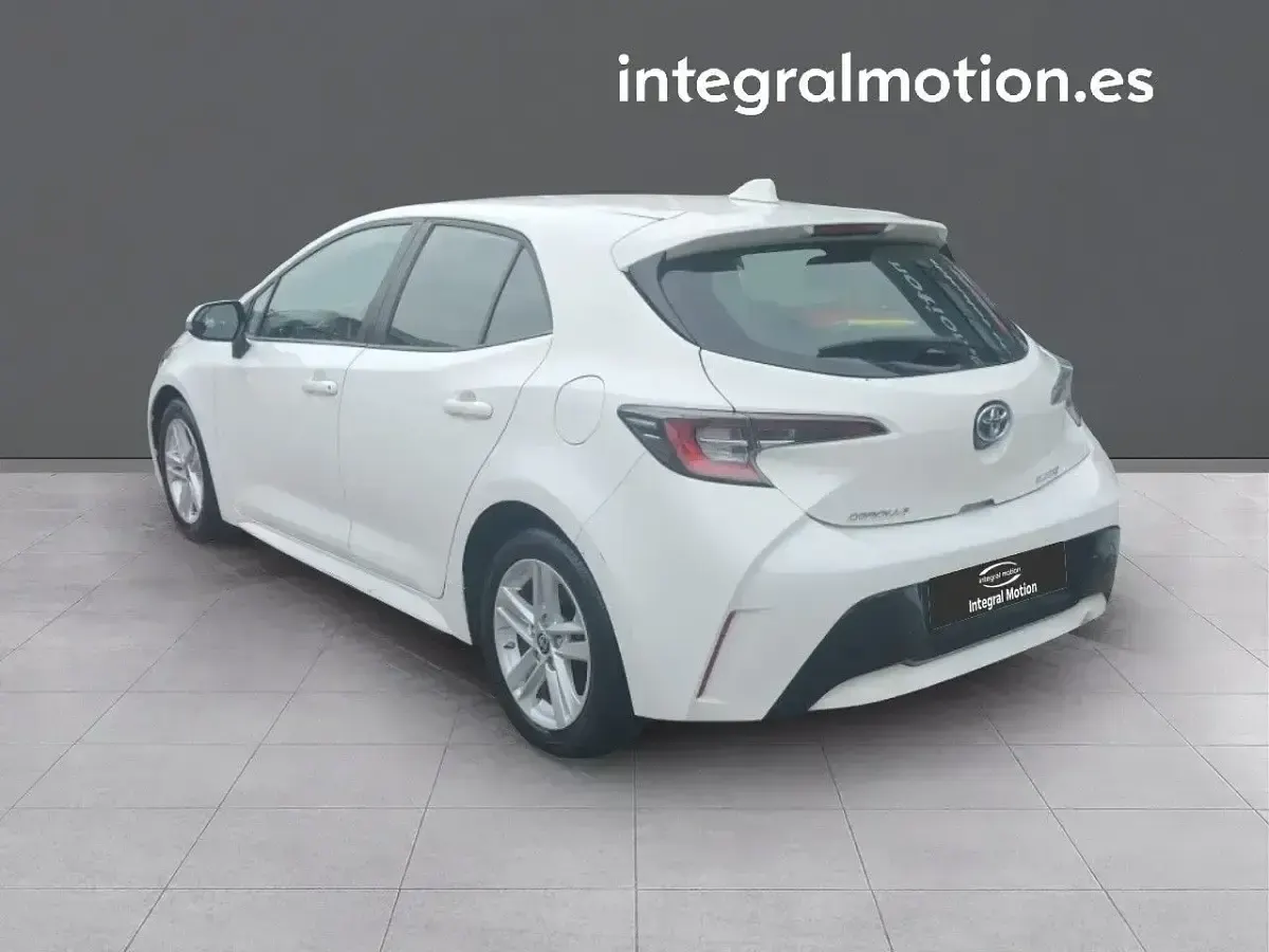 Używany Toyota Corolla Business Edition 122 KM (89 kW) 2022 Biały