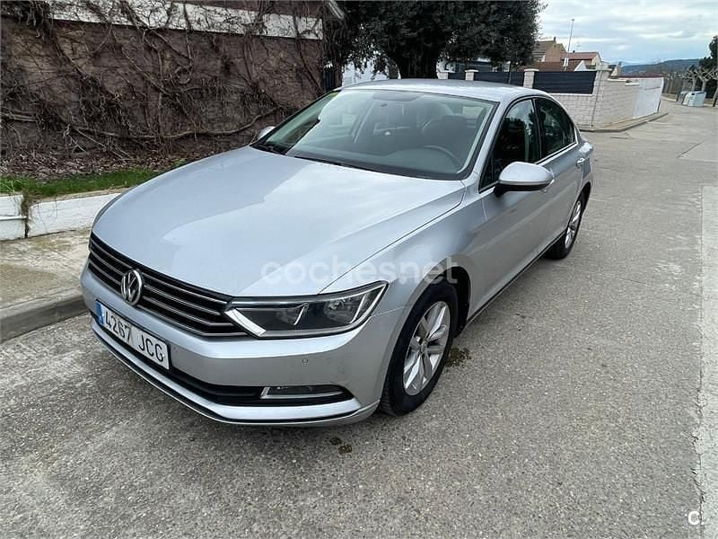 Usado VW Passat Advance 150 CV (110 kW) 2015 Gris / plata Berlina