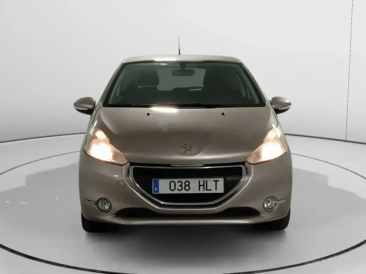 Usado Peugeot 208 Active 83 CV (61 kW) 2012 Beige Utilitario