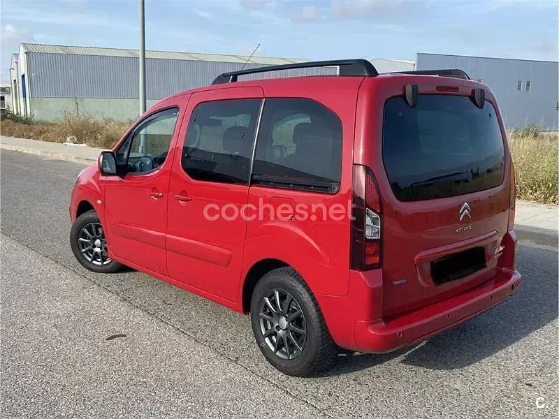 Usado Citroën Berlingo XTR 120 CV (88 kW) 2015 Rojo Monovolumen