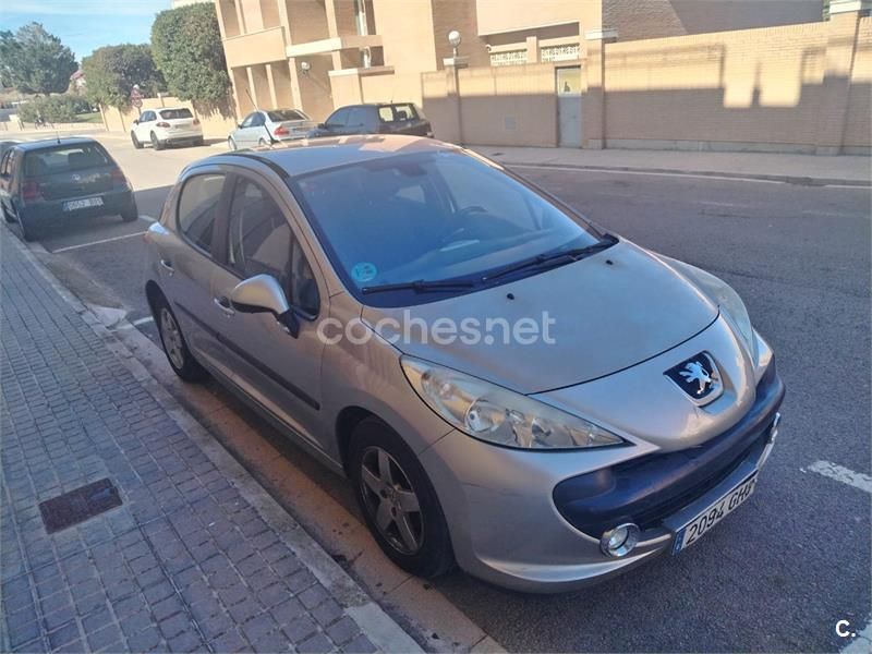 Gris / plata Usado 2008 Peugeot 207 Berlina | 3700 € (Buen precio) - Imagen 1/4