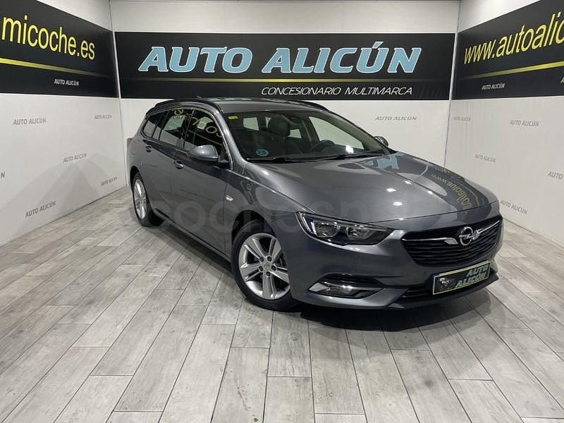 Usado Opel Insignia Business 136 CV (100 kW) 2018 Gris / plata Familiar
