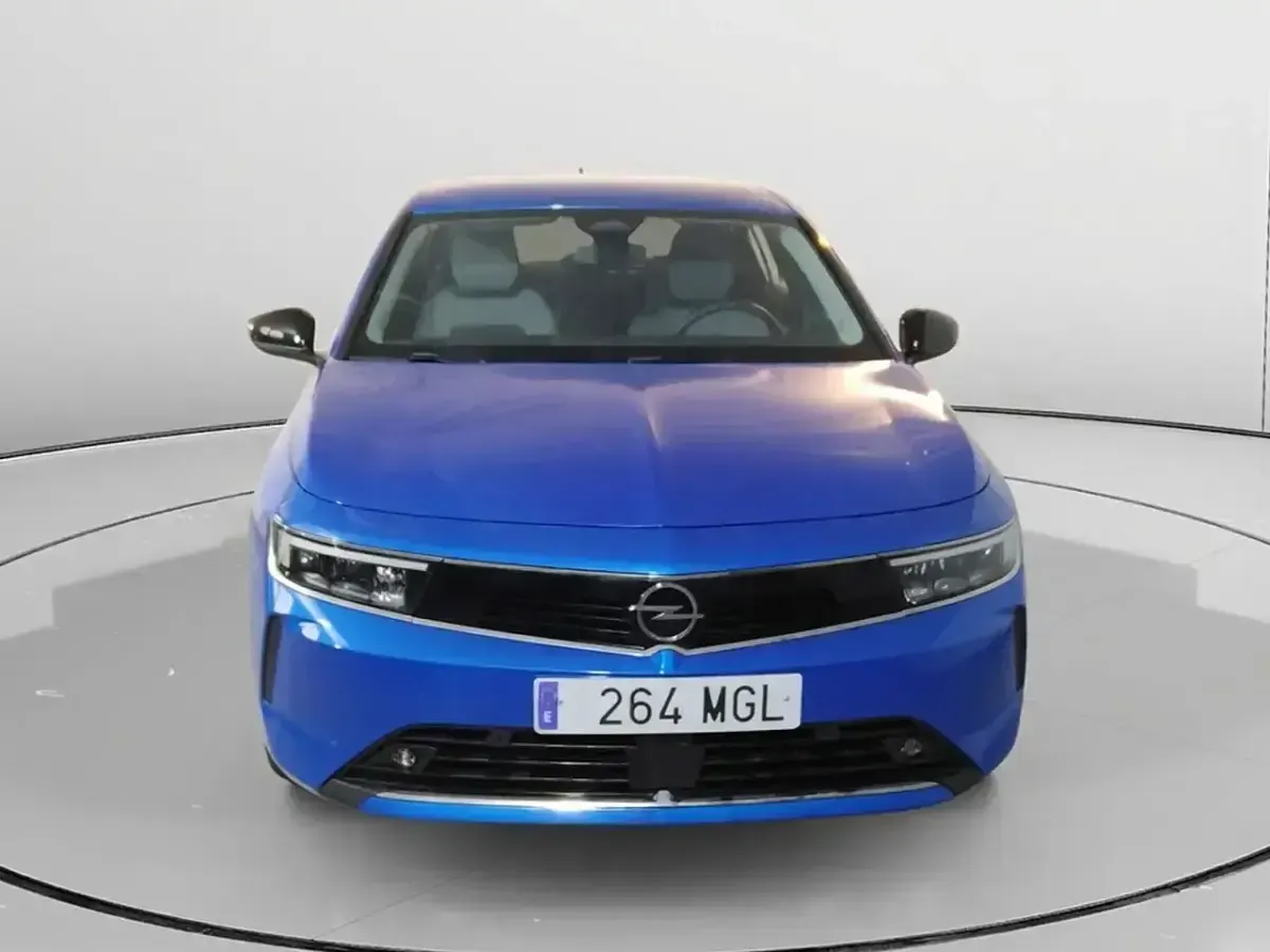 Usado Opel Astra Edition 130 CV (95 kW) 2023 Azul Berlina