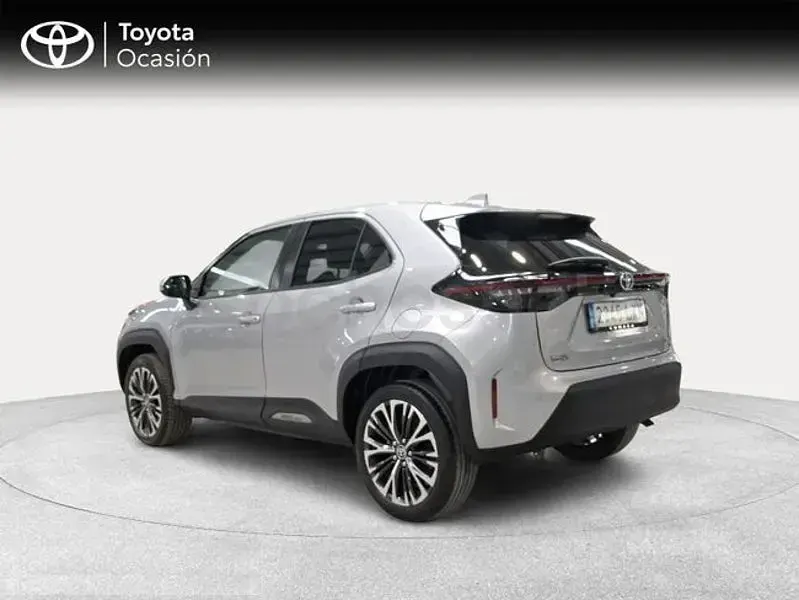 Usado Toyota Yaris Cross Plus 116 CV (85 kW) 2022 Gris / plata SUV