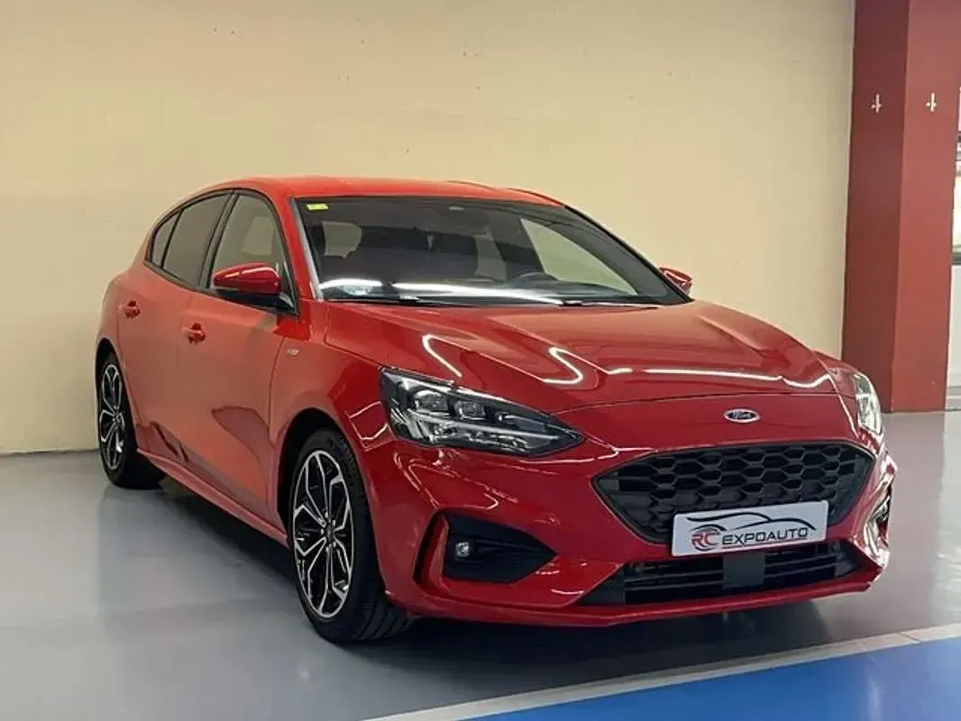 Usado Ford Focus ST-Line 125 CV (91 kW) 2020 Rojo Utilitario