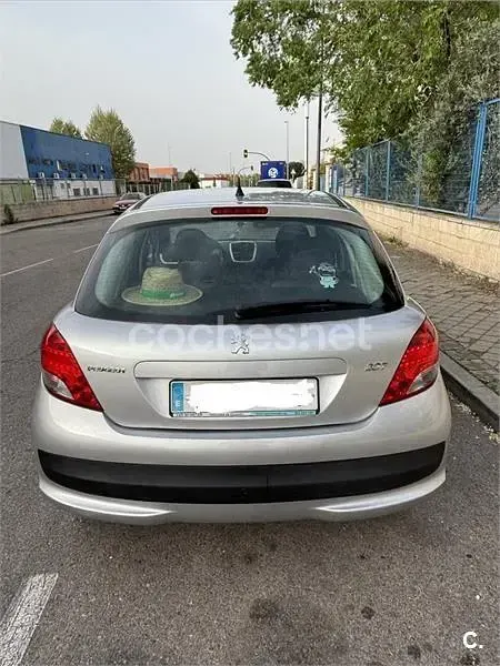 Usado Peugeot 207 70 CV (51 kW) 2011 Gris / plata Berlina