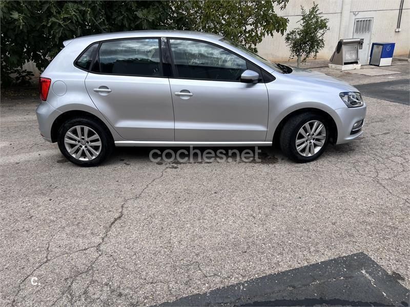 Usado VW Polo Cross 90 CV (66 kW) 2016 Gris / plata Utilitario