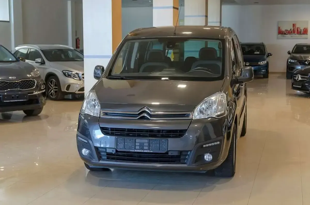 Usado Citroën Berlingo Feel 99 CV (72 kW) 2016 Gris Monovolumen