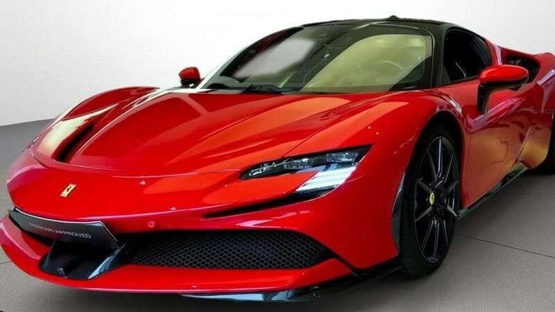 Rojo Usado 2022 Ferrari SF90 Coupe | 404.900 € - Imagen 1/4
