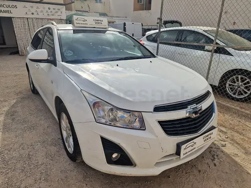 Usado Chevrolet Cruze LT 130 CV (95 kW) 2013 Blanco Familiar