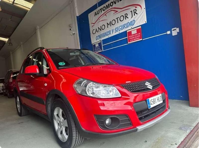 Rojo Usado 2012 Suzuki SX4 GL Utilitario | 7200 € - Imagen 1/4