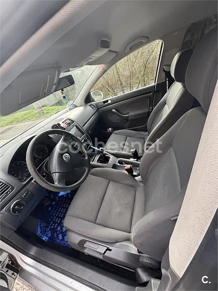Usado VW Golf V Trendline 115 CV (84 kW) 2007 Gris / plata Berlina