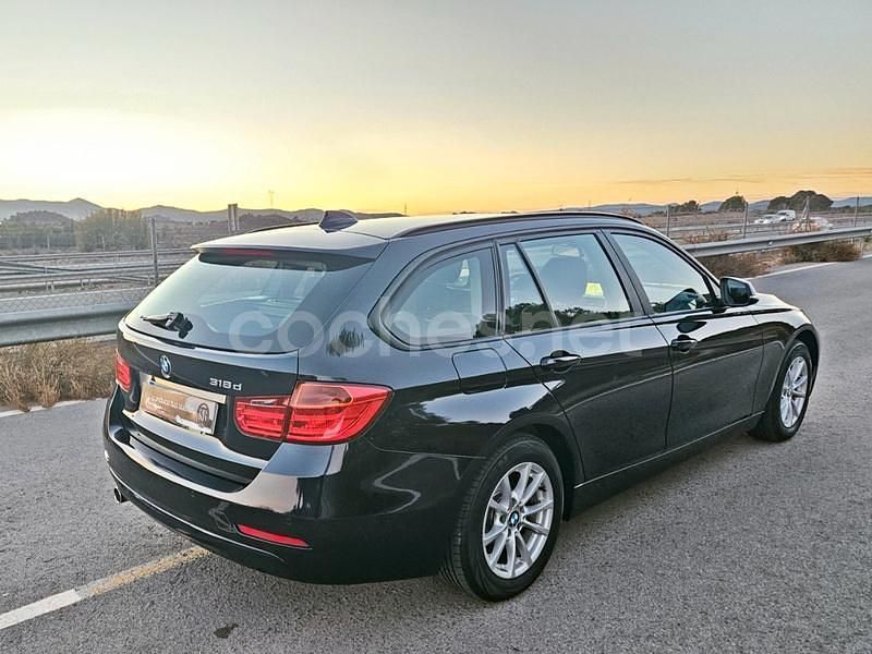 Usado BMW 318 Sport Line 143 CV (105 kW) 2013 Azul Familiar