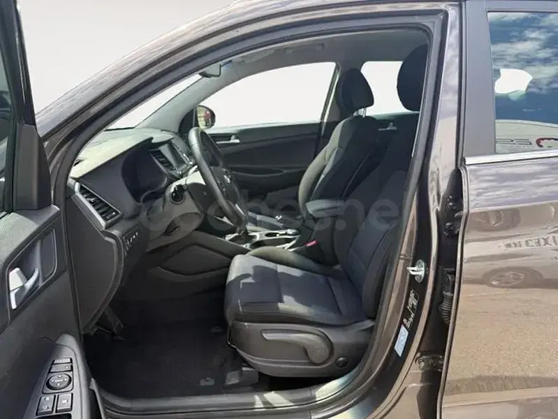 Usado Hyundai Tucson 131 CV (96 kW) 2017 Gris / plata SUV