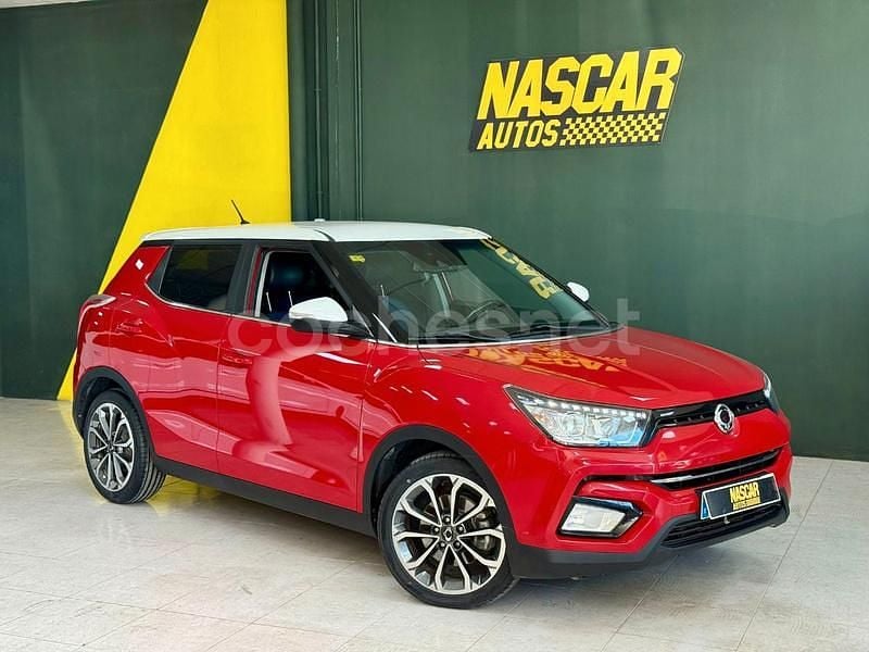 Rojo Usado 2018 Ssangyong (KGM) Tivoli Limited SUV | 14.500 € (Caro) - Imagen 1/4